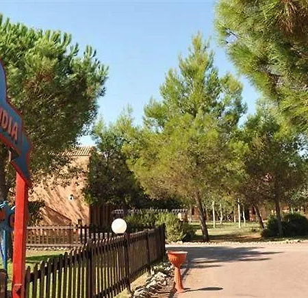 Tatil parkı Villaggio Torre Del Faro 3*